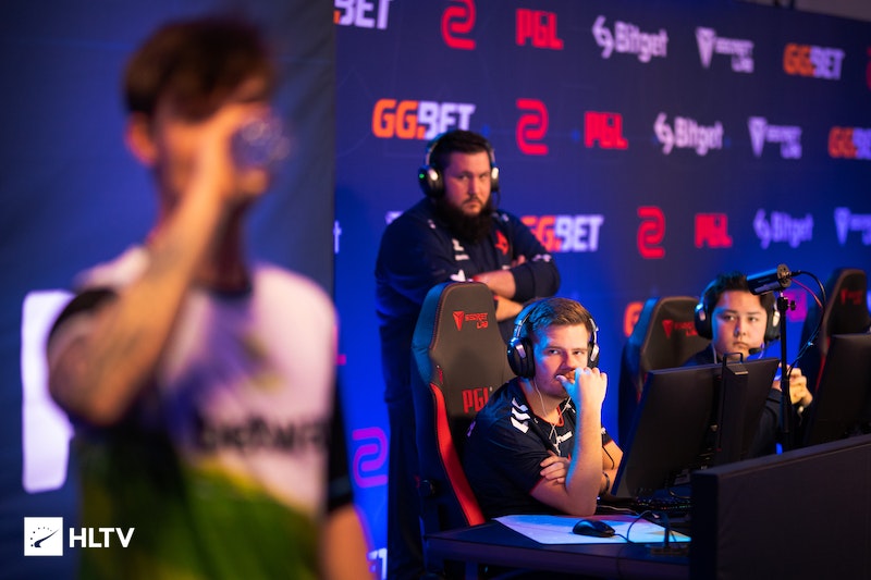 而是对其职 而是对其职