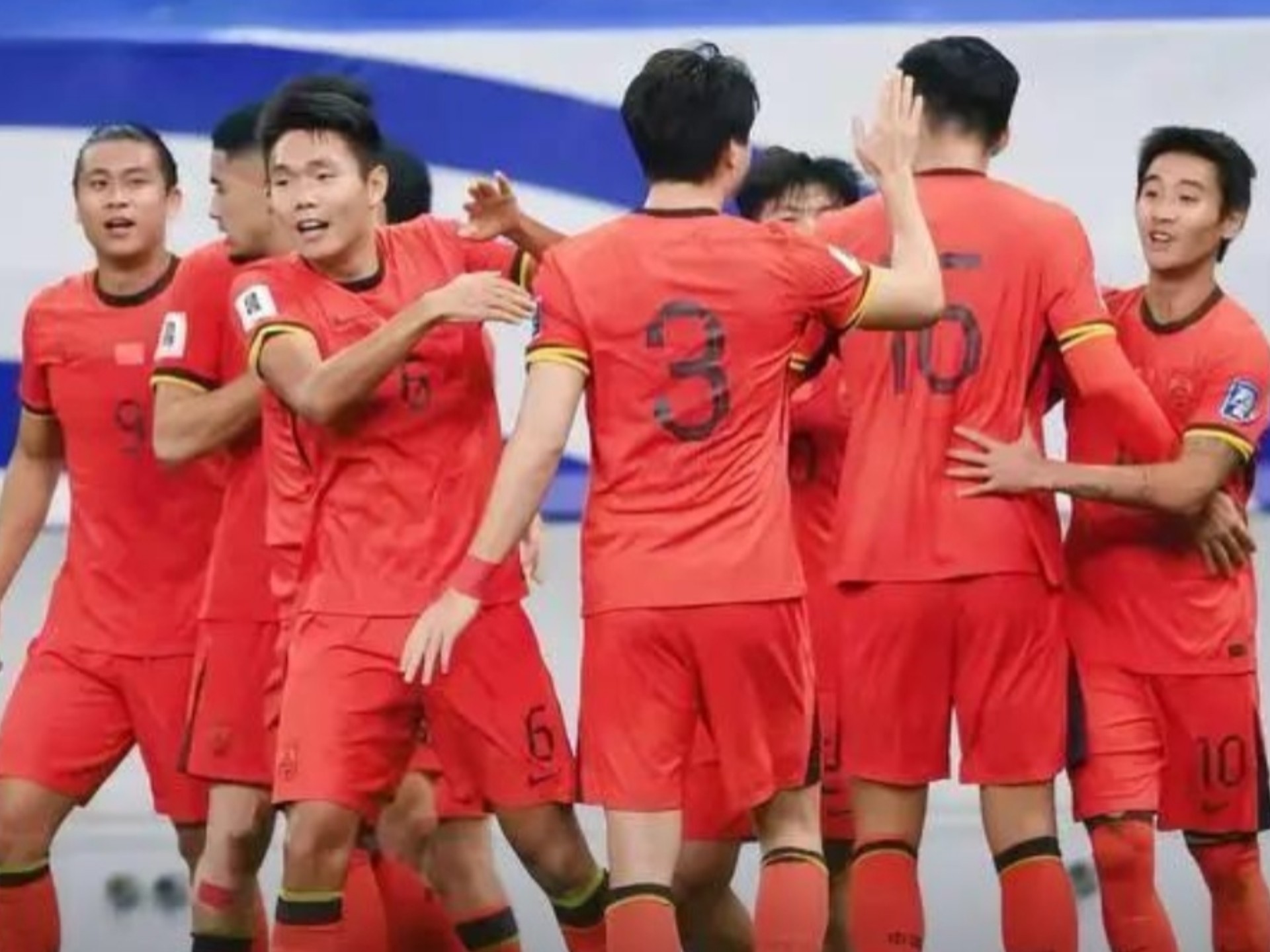 截然不同的 截然不同的